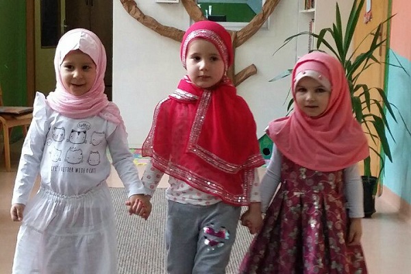 بالصور…مسابقه لإرتداء أجمل حجاب فی البوسنه