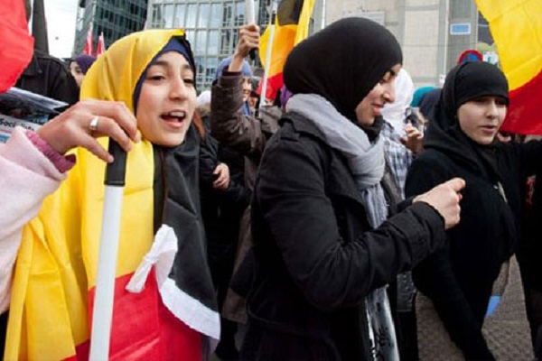 رؤیه تجاه قانون حظر إرتداء الحجاب فی المراکز التعلیمیه الألمانیه