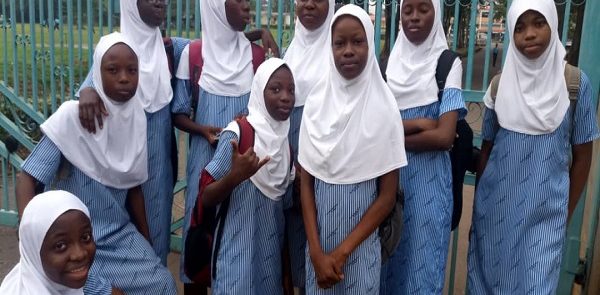 طالبات نیجیریات یطالبن بحقّ إرتداء الحجاب