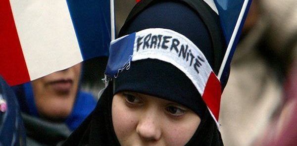 مشروع یطالب بجعل توقیع میثاق مبادئ الإسلام فی فرنسا إلزامیاً