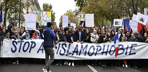 غضب مسلمی فرنسا من قرار حلّ المجلس الفرنسی للدیانه الإسلامیه