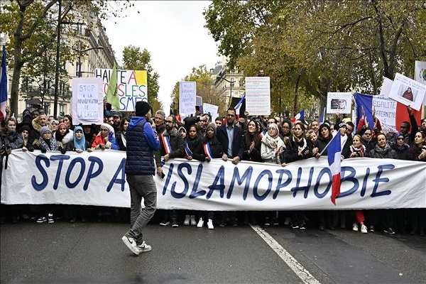 غضب مسلمی فرنسا من قرار حلّ المجلس الفرنسی للدیانه الإسلامیه