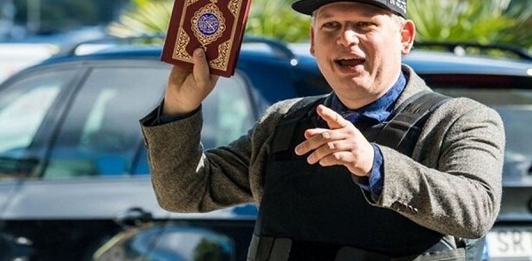 غضب بعد إقدام سیاسی دنمارکی متطرف على حرق نسخه من القرآن