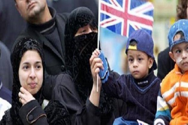 معهد: بریطانیا تحوّل المسلمین إلى “مواطنین من الدرجه الثانیه”