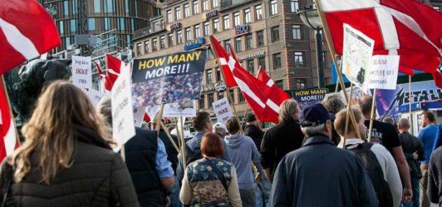 کیف تعمل الدنمارک على تهمیش المسلمین وتجریدهم من حق المواطنه؟