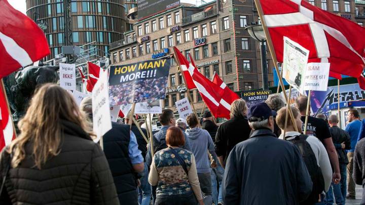 کیف تعمل الدنمارک على تهمیش المسلمین وتجریدهم من حق المواطنه؟