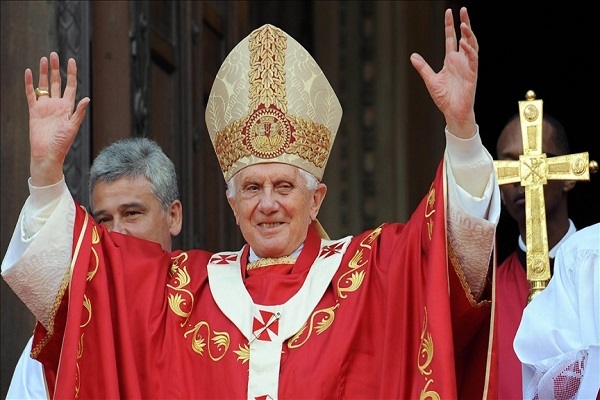 الفاتیکان یعلن وفاه البابا السابق بندیکتوس السادس عشر