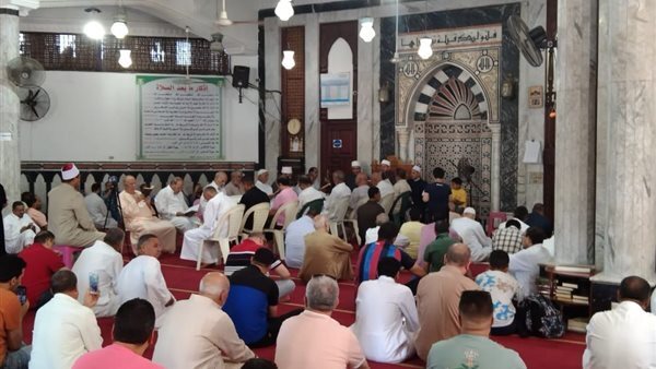 مصر: أئمه الأوقاف یقودون حلقات تحفیظ القرآن حول العالم